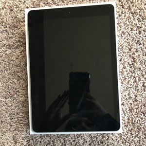 IPAD 6TH GENERATION BRAND NEW.